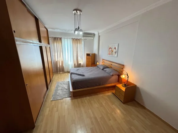 Tirane, jepet me qera apartament 2+1 Kati 8, 100 m² 800 € (Prane postes)