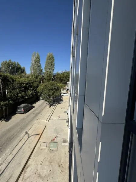 Tirane, jepet me qera ambjent biznesi Kati 2, (Ish fabrika Uzina Dinamo, Rruga Dine Hoxha, Tiranë)