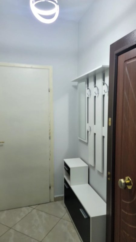 Tirane, jepet me qera apartament 1+1+Ballkon Kati 4, 70 m² 500 € (Astir)
