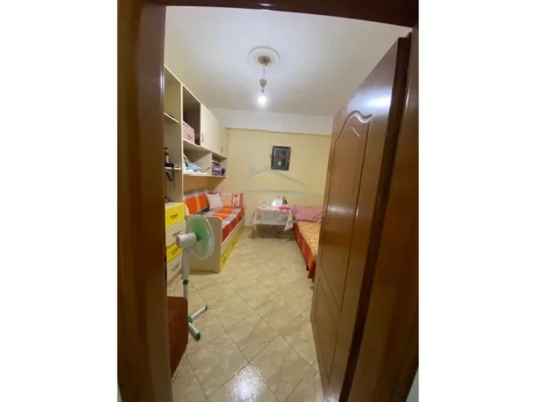 Kryqi i kuq, shitet apartament 2+1 Kati 2, 77 m² 90.000 € (Durres)