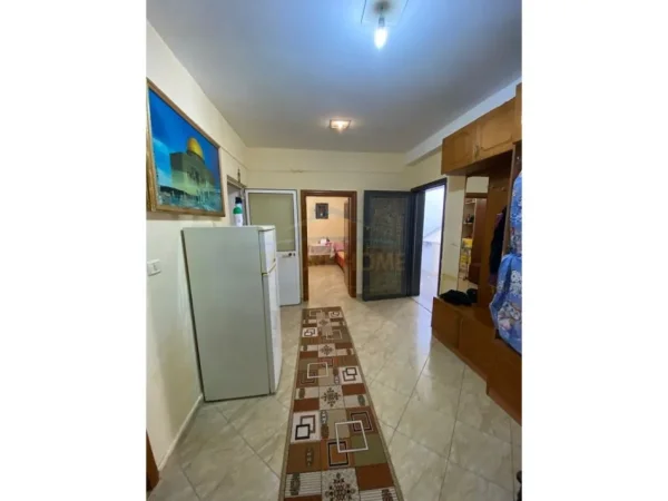 Kryqi i kuq, shitet apartament 2+1 Kati 2, 77 m² 90.000 € (Durres)