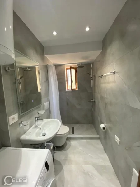 Tirane, jepet me qera apartament 2+1 Kati 3, 70 m² 700 € (Mine Peza, prane Taverna Tafaj)