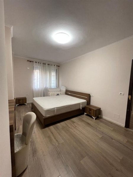 Tirane, jepet me qera apartament 2+1+Ballkon Kati 2, 96 m² 450 € (Fresk/Rruga e Dajtit)