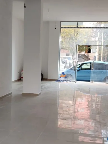 Tirane, shitet ambjent biznesi Kati 0, 100 m² 130.000 € (TE FRESKU,RRUGA SHEFQET KUKA)