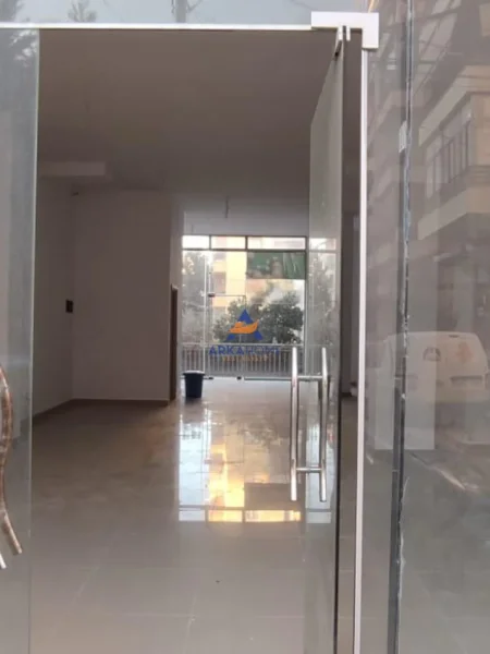 Tirane, shitet ambjent biznesi Kati 0, 100 m² 130.000 € (TE FRESKU,RRUGA SHEFQET KUKA)