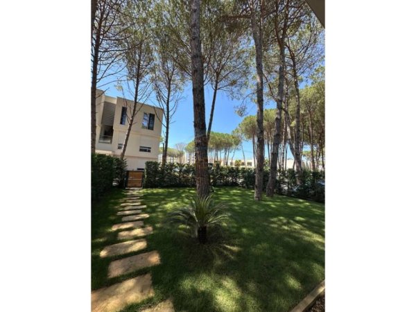 Gjiri Lalezit, shitet apartament 2+1 Kati 0, 105 m² 415.000 € (Durres)