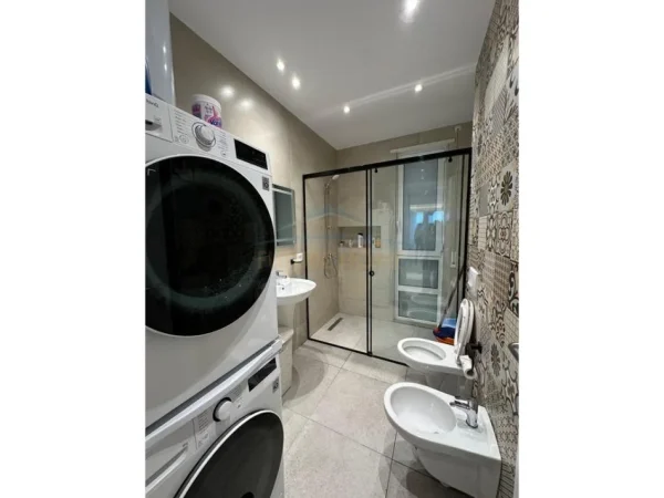 Gjiri Lalezit, shitet apartament 2+1 Kati 0, 105 m² 415.000 € (Durres)