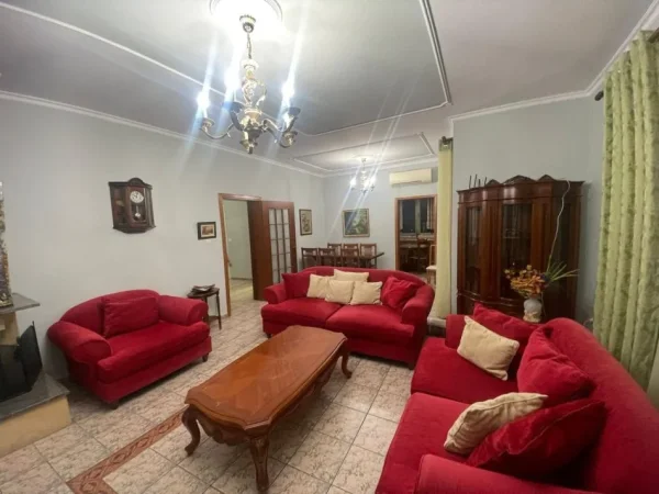 Tirane, jepet me qera Vile 2+1 Kati 2, 114 m² 800 € (Ish Tregu Elektrik, rruga Mihal Grameno, prane kompleksit Grand)