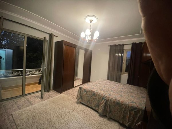 Tirane, jepet me qera Vile 2+1 Kati 2, 114 m² 800 € (Ish Tregu Elektrik, rruga Mihal Grameno, prane kompleksit Grand)