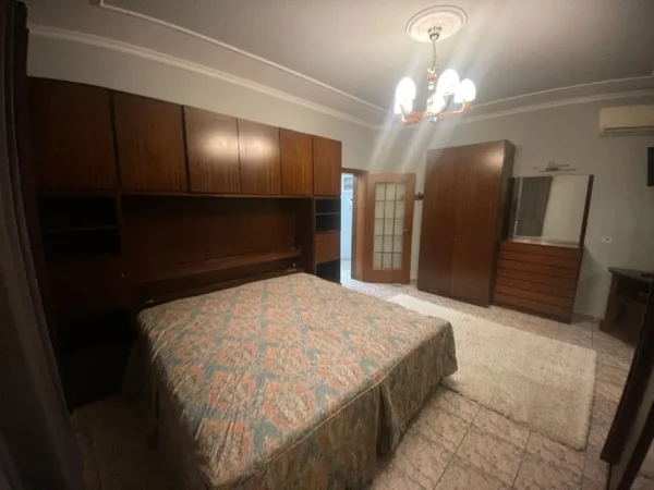Tirane, jepet me qera Vile 2+1 Kati 2, 114 m² 800 € (Ish Tregu Elektrik, rruga Mihal Grameno, prane kompleksit Grand)