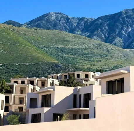 Dhermi - Palase, shitet Vile 3+1+Ballkon Kati 0, 700 m² 1.500.000 € (San Nicolas)