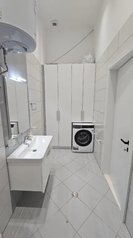 Tirane, jepet me qera 3+1 Kati 1, 118 m² 1.200 € (RRUGA PETI)
