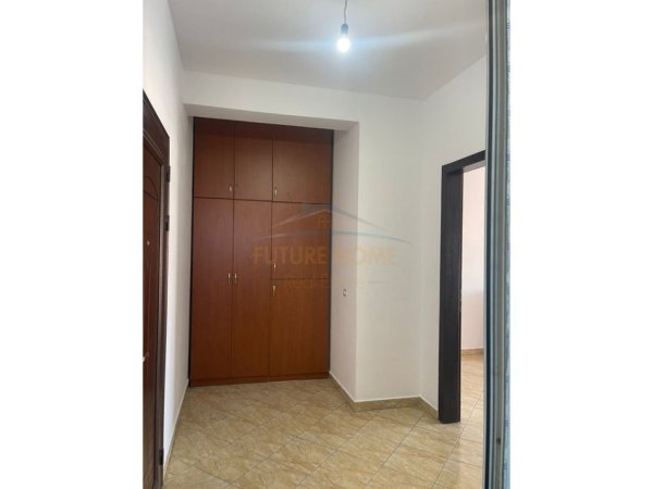 Prane Kazazit, shitet apartament 1+1+Ballkon Kati 8, 65 m² 85.000 € (Durres)