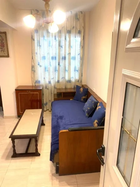 Jepet me Qera Hyrje 2+1 ne Ali Demi, tek Tregu Elektrik Kati 1, 80 m² 450 €