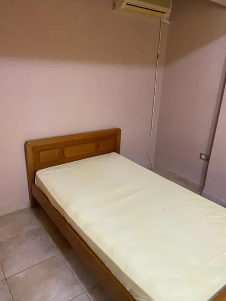 Jepet me Qera Hyrje 2+1 ne Ali Demi, tek Tregu Elektrik Kati 1, 80 m² 450 €