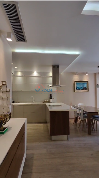 Tirane, jepet me qera apartament 3+1+Ballkon Kati 2, 120 m² 900 € (Stacioni i Trenit)