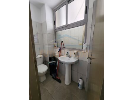 Tirane, shitet ambjent biznesi Kati 1, 860 m² 300.000.000 € 