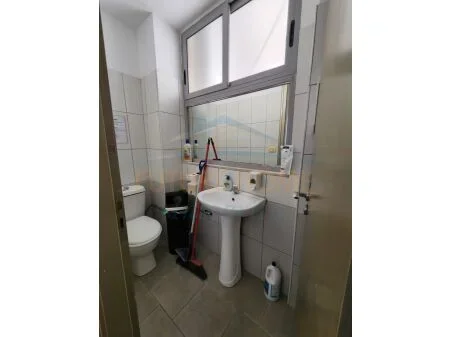 Tirane, shitet ambjent biznesi Kati 1, 860 m² 300.000.000 € 