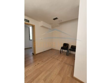 Tirane, shitet ambjent biznesi Kati 1, 860 m² 300.000.000 € 