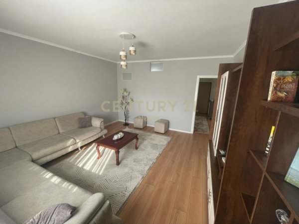 Tirane, jepet me qera apartament 2+1 Kati 2, 125 m² 900 € (Kopeshti Botanik)