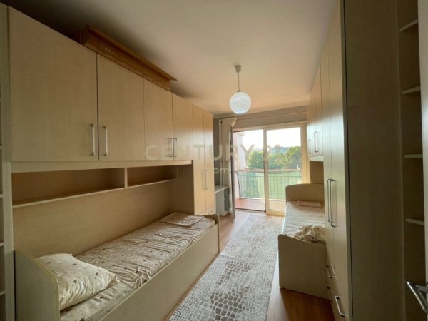 Tirane, jepet me qera apartament 2+1 Kati 2, 125 m² 900 € (Kopeshti Botanik)