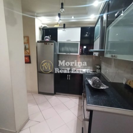 Tirane, jepet me qera apartament 3+1 Kati 11, 115 m² 600 € (Parku i Autobuzave)
