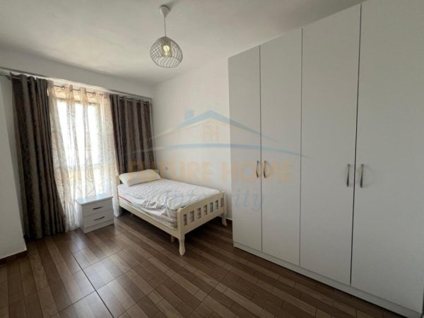 Tirane, jepet me qera 2+1 Kati 9, 85 m² 500 € 