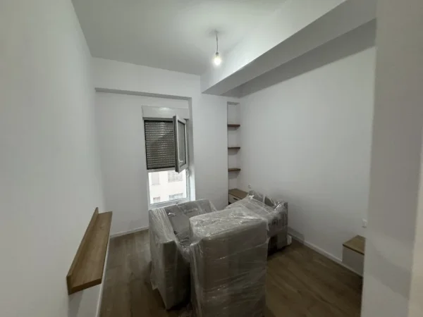 Tirane, jepet me qera apartament 2+1+Ballkon , 100 m² 600 € (Pasho hysa)