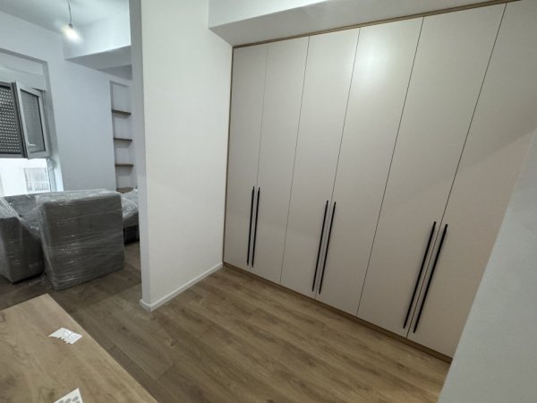 Tirane, jepet me qera apartament 2+1+Ballkon , 100 m² 600 € (Pasho hysa)