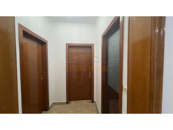 Shqiperi, jepet me qera apartament 3+1 Kati 3, 93 m² 600 € (Don Bosko)