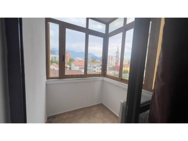 Shqiperi, jepet me qera apartament 3+1 Kati 3, 93 m² 600 € (Don Bosko)