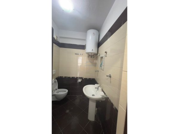 Shqiperi, jepet me qera apartament 3+1 Kati 3, 93 m² 600 € (Don Bosko)