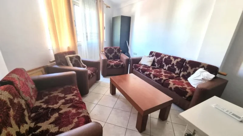 JEPET ME QERA SUPER APARTAMENTI 2+1 TEK STACIONI I TRENIT  Kati 3, 90 m² 500 Euro