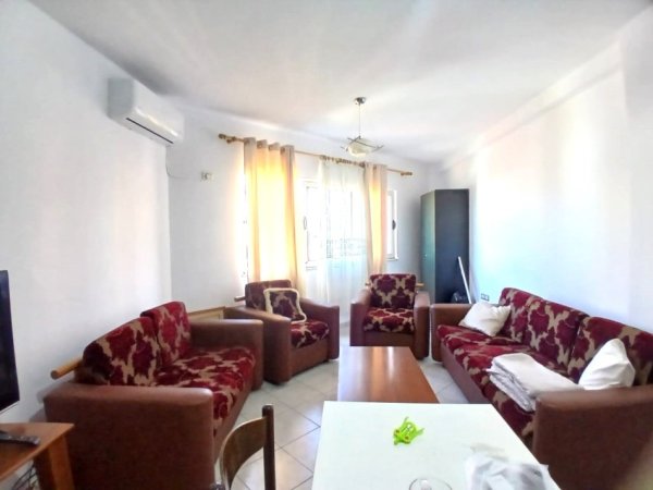 JEPET ME QERA SUPER APARTAMENTI 2+1 TEK STACIONI I TRENIT  Kati 3, 90 m² 500 Euro