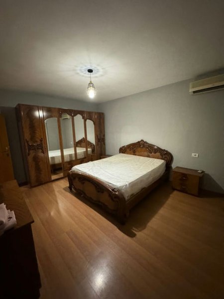 Tirane, jepet me qera apartament 2+1+Ballkon Kati 4, 80 m² 500 € (Rruga &quot;Kavajes&quot;)