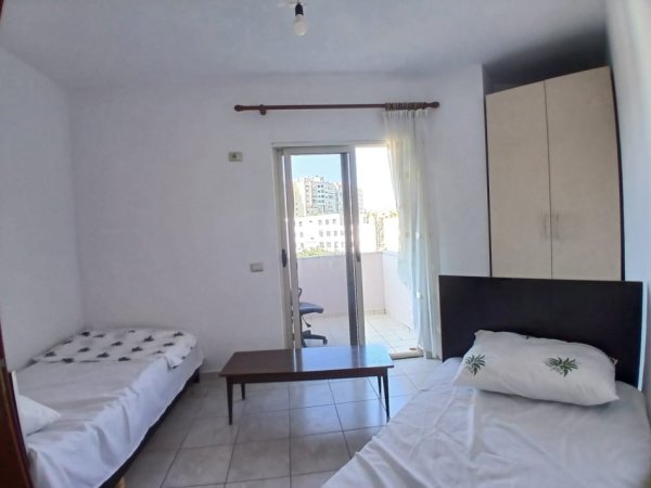 JEPET ME QERA SUPER APARTAMENTI 2+1 TEK STACIONI I TRENIT  Kati 3, 90 m² 500 Euro