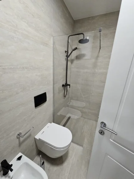 Tirane, jepet me qera apartament 2+1+Ballkon Kati 10, 128 m² 1.800 € 