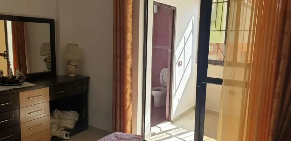 Tirane, jepet me qera apartament 2+1+Ballkon Kati 1, 90 m² 460 € (Rruga "Ali Demi")