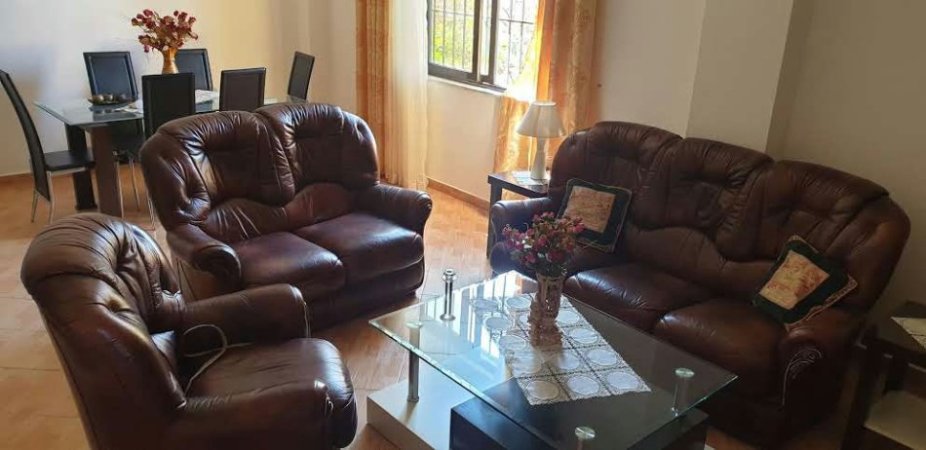 Tirane, jepet me qera apartament 2+1+Ballkon Kati 1, 90 m² 460 € (Rruga &quot;Ali Demi&quot;)