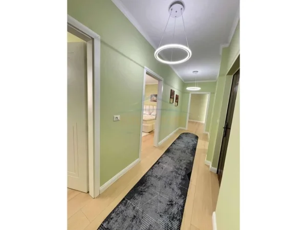 Tirane, shitet apartament 2+1 Kati 3, 88 m² 145.000 € (Bulevardi “Migjeni”, Yzberisht)