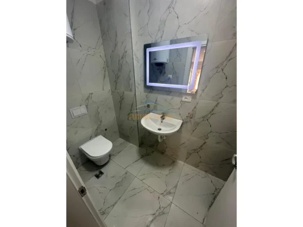 SHITET APARTAMENT 1+1+POST PARKIMI NE DHERMI, KOMPLEKSI SOFO DUNI