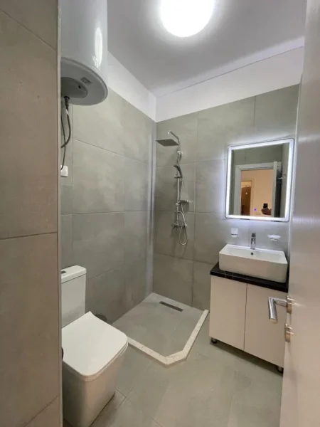 Tirane, shitet apartament 1+1 , 53 m² 93.000 € 