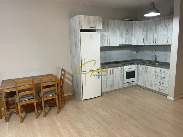 Tirane, jepet me qera apartament 1+1 Kati 5, 70 m² 600 € (MATERNITETI I RI)