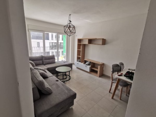 Tirane, jepet me qera apartament 3+1 Kati 3, 90 m² 500 € (Rruga 5 maj)