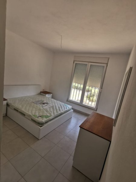 Tirane, jepet me qera apartament 3+1 Kati 3, 90 m² 500 € (Rruga 5 maj)