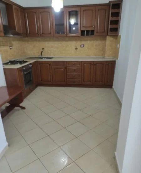 Tirane, shitet apartament 2+1+Ballkon Kati 4, 65 m² 103.000 € (Rruga "Niko Avrami")
