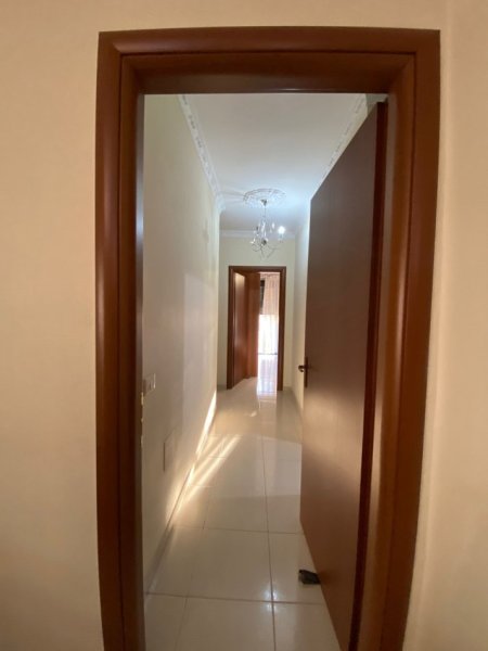 Tirane, jepet me qera apartament 2+1 Kati 5, 130 m² 500 € 