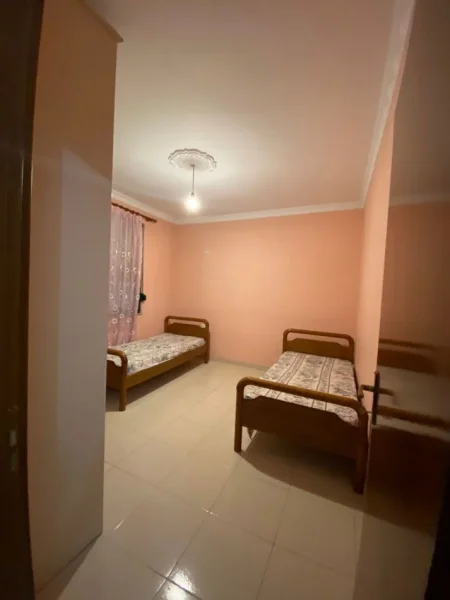 Tirane, jepet me qera apartament 2+1 Kati 5, 130 m² 500 € 