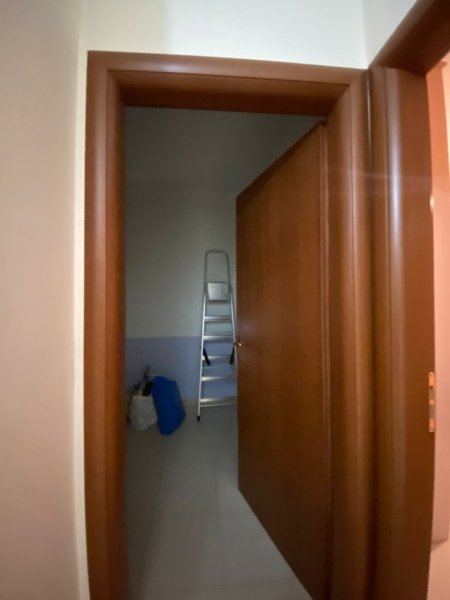 Tirane, jepet me qera apartament 2+1 Kati 5, 130 m² 500 € 
