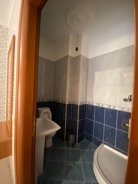 Tirane, jepet me qera apartament 2+1 Kati 5, 130 m² 500 € 